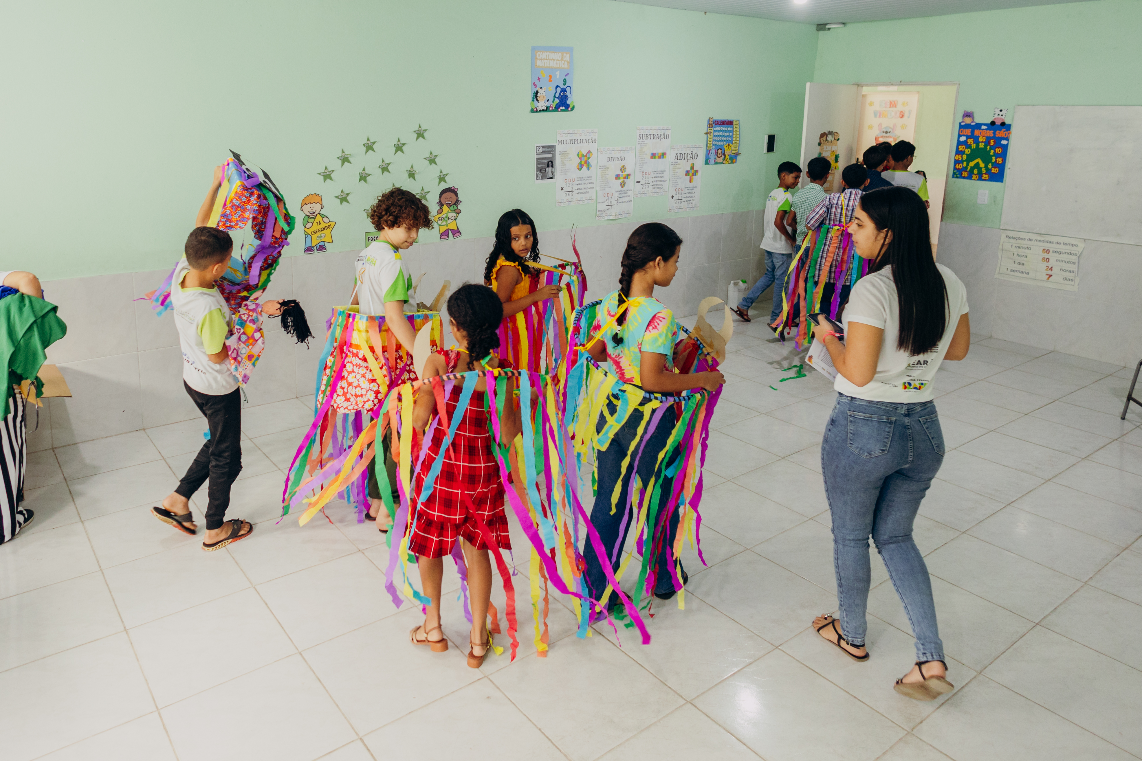 Oficina de colagens e artes plásticas